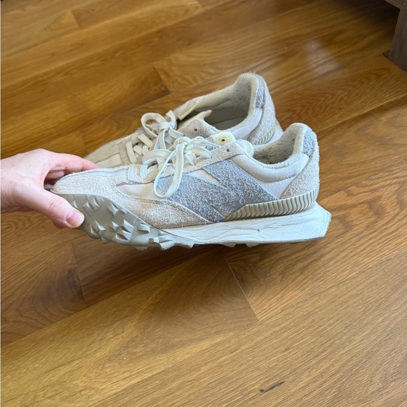 Stylish Cream and Light Blue New Balance Women's Sneakers - Picture 2 of 3